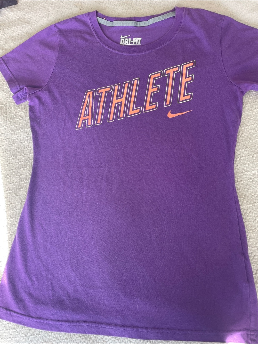 Slim fit Nike-Fit Purple 'Athlete' Girls' Tee